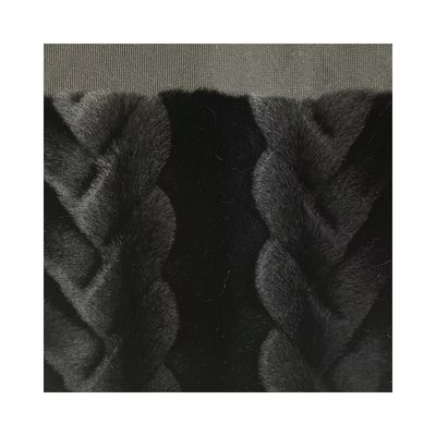 Manos suaves con un abrigo negro falso con 1150 g/m de peso y tecnicas de apoyo de punto