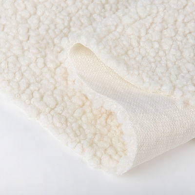 Manos suaves, cómodas, 100% poliéster para la producción de ropa de invierno