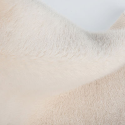 Material de fachada 100% poliéster Tejido de piel falsa de peluche para abrigo de diseño personalizado