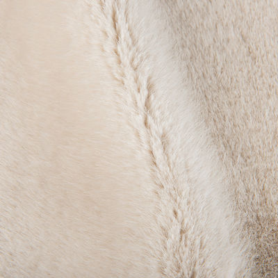 Material de fachada 100% poliéster Tejido de piel falsa de peluche para abrigo de diseño personalizado