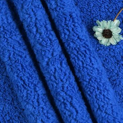 Tejido de revestimiento de lana de poliéster impresa de peso medio de Sherpa falso para chaquetas recicladas