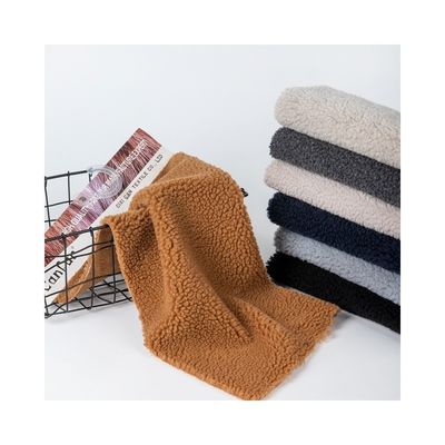 Tejido de chaqueta con capucha para hombres 100% poliéster Tejido de camiseta con forro de lana Sherpa