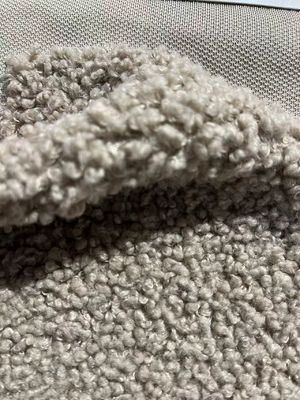 Tejido suave y versátil 100% poliéster de color sólido de tejido de lana de peluche de punto para prendas de vestir
