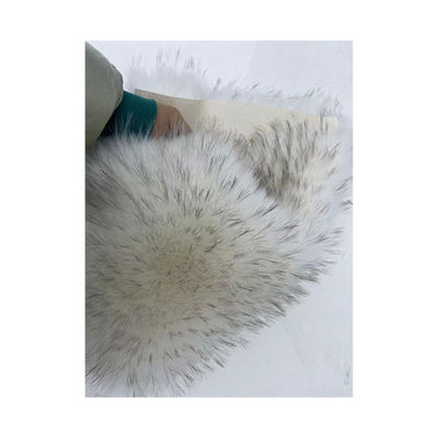 Material trasero 100% poliéster con piel gris impresa con punta negra de tela de piel artificial