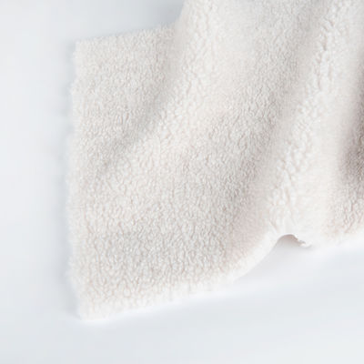 abrigo de invierno de tejido de concha suave con diseño de punto y peluche de peluche de peluche de peluche de peluche