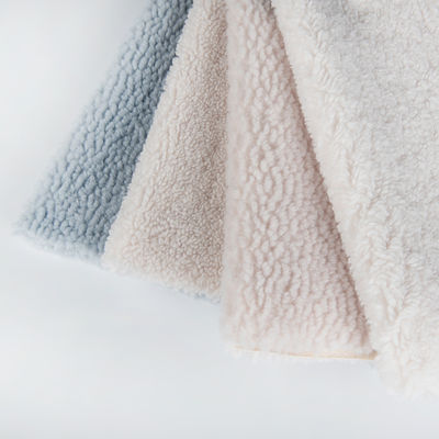 abrigo de invierno de tejido de concha suave con diseño de punto y peluche de peluche de peluche de peluche de peluche
