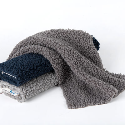 Tejido suave y acogedor 100% poliéster de color sólido de lana de sherpa para chaquetas de moda