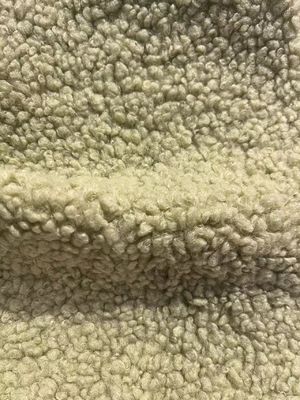 100% de poliéster Tejido para el hogar Tejido de peluche para el sofá Número de hilos personalizados