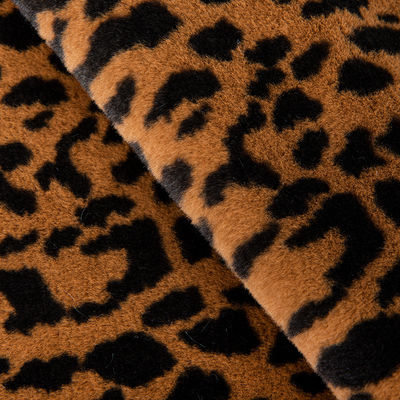 100% de poliéster súper suave Leopardo Impresión de piel de conejo Tejido de piel falsa para la confección de prendas