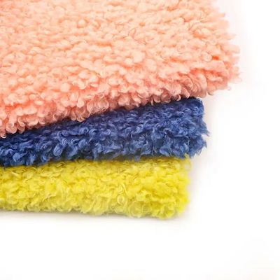 Tejido de lana de peluche de punto con patrón impreso para capas de pelo Muestra gratuita ofrecida