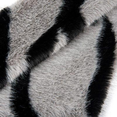 Peluche de peluche de tela de abrigo de mujer Larga piel clara Jacquard Falsa piel para contacto de densidad artificial