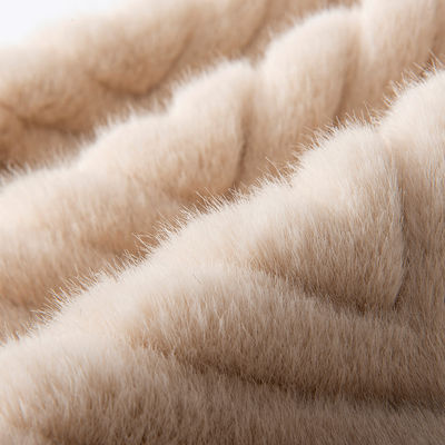 Ancho 58/60 "Color personalizado 100% poliéster cepillado Tejido de piel falsa Tejido de peluche Muestra gratuita