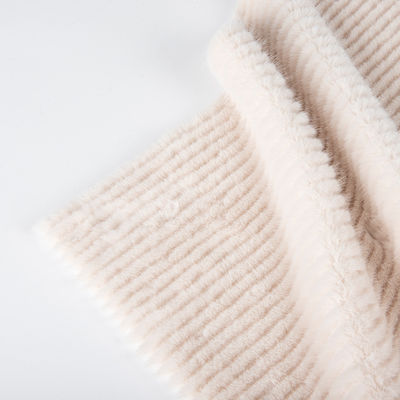 Suave y acogedor 100% de poliéster Tricot de punto de piel falsa cepillado tela para el abrigo de las damas